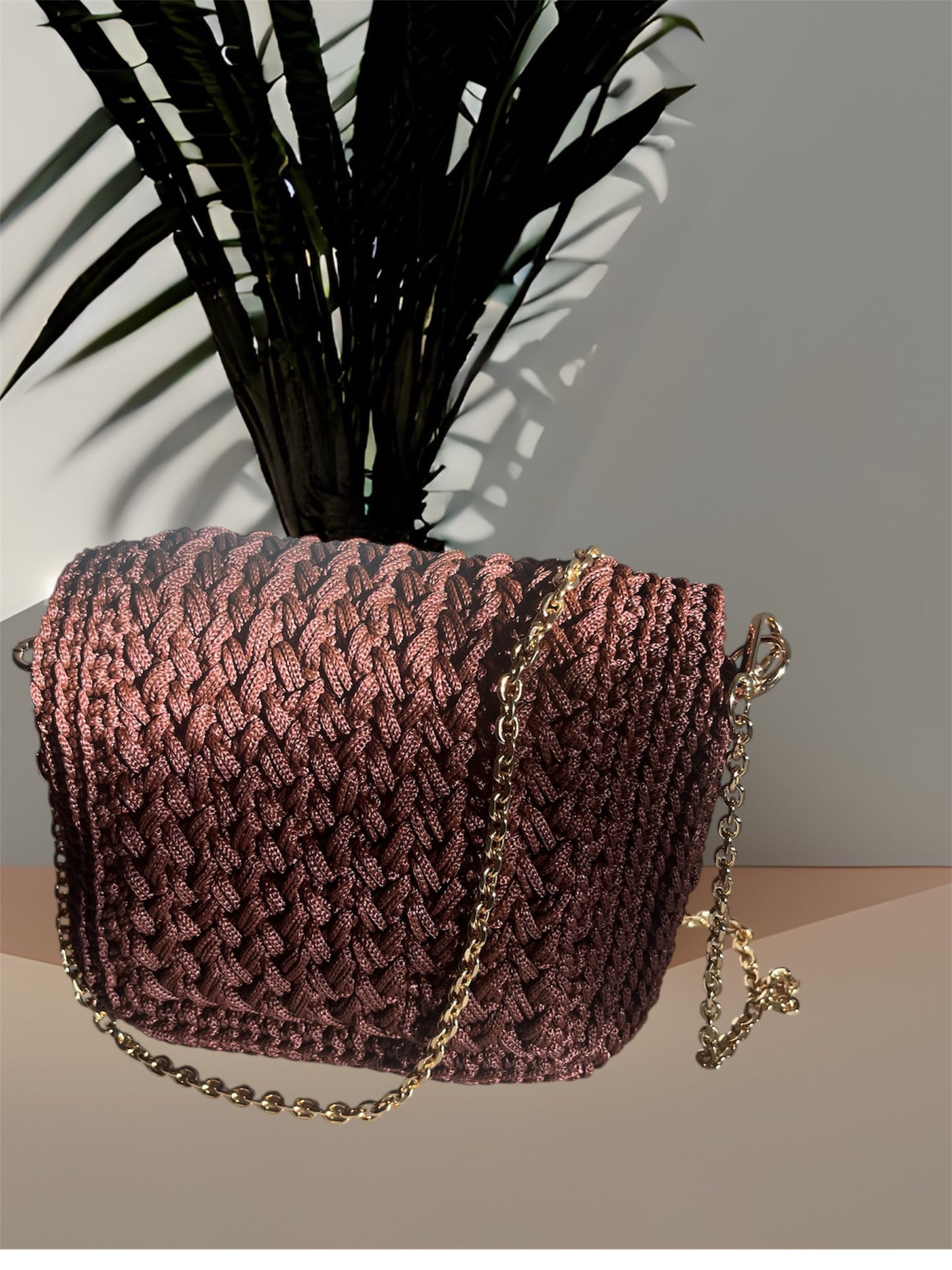 Handgehäkelte Umhängetasche „Mimi Mini“ – Elegant & Zeitlos