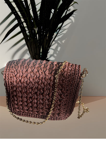 Handgehäkelte Umhängetasche „Mimi Mini“ – Elegant & Zeitlos
