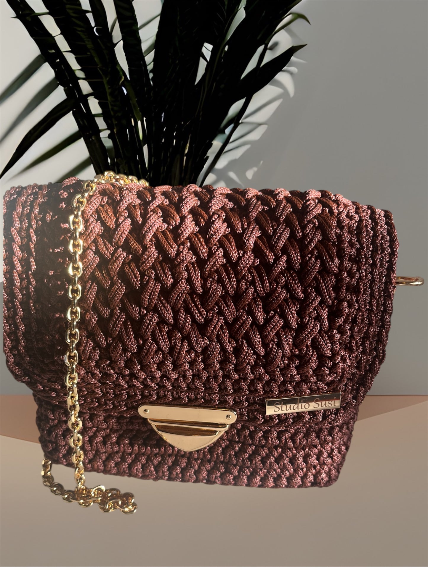 Handgehäkelte Umhängetasche „Mimi Mini“ – Elegant & Zeitlos