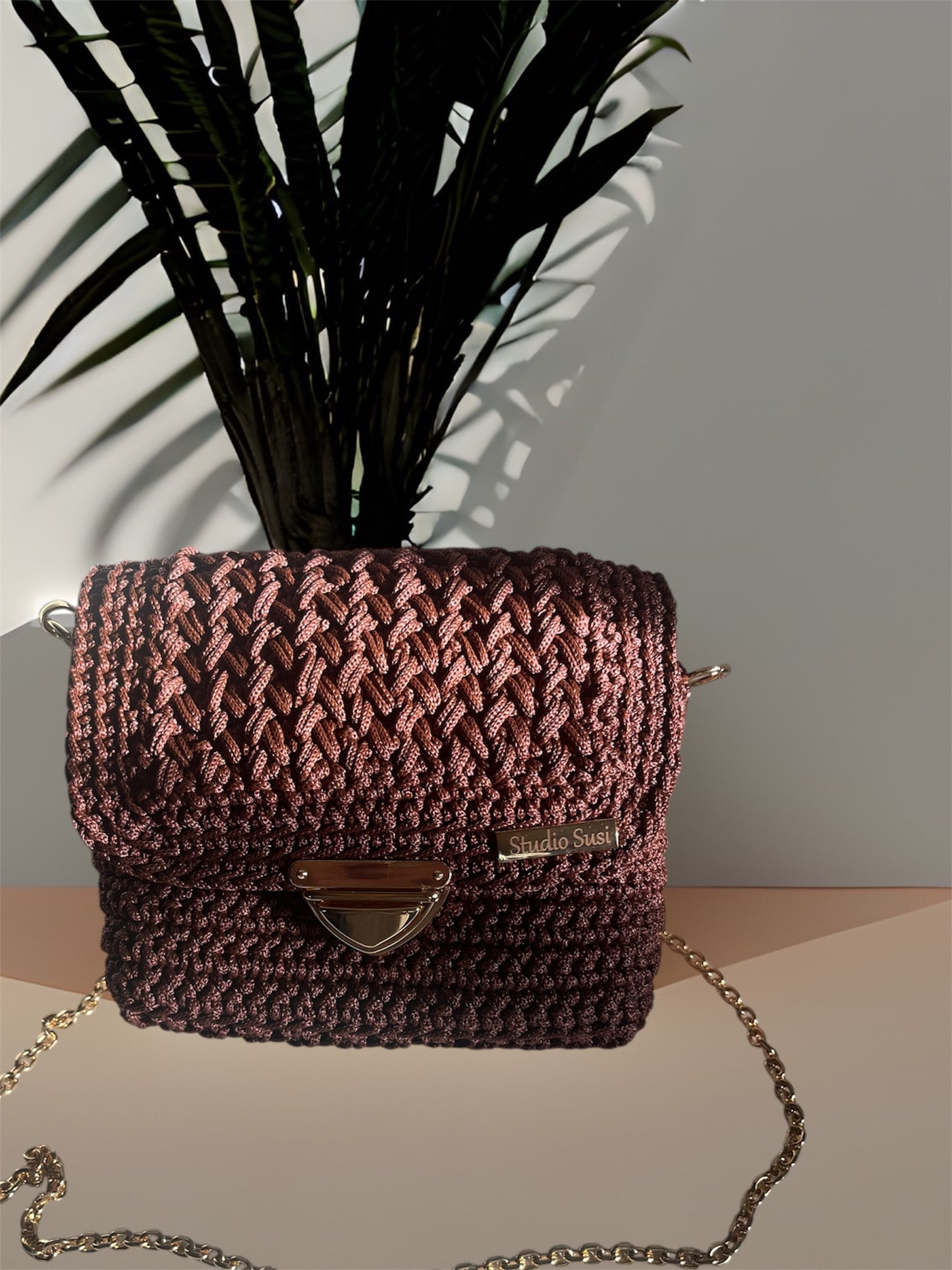 Handgehäkelte Umhängetasche „Mimi Mini“ – Elegant & Zeitlos