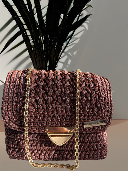 Handgehäkelte Umhängetasche „Mimi Mini“ – Elegant & Zeitlos