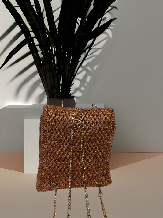 Handgefertigter gehäkelter Rucksack • Crochet Backpack • Eleganter Damen-Rucksack mit Goldkette • Metallic Kupfer Braun • Studio Susi Handmade